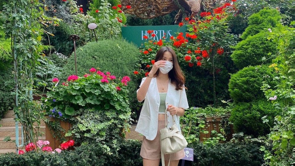 Marvel at flowers inside the Gardens by the Bay Credits: @jujuzzy 