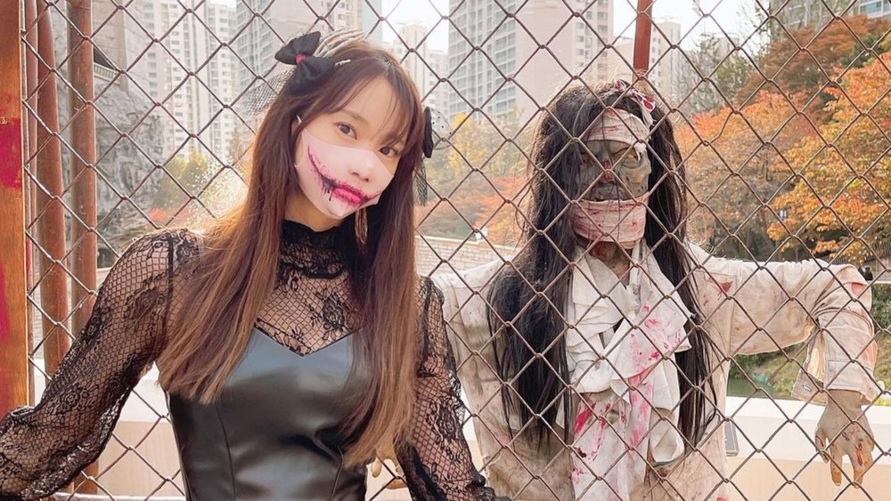 Halloween at Lotte World is a spectacle of costumes and crazy good fun! Credits: @yunbling on Instagram