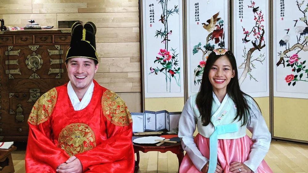 Feel like kings and queens as you dress up like Korean royalty at the cultural center. Credit: fah_prapatsara