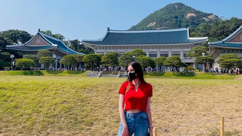 Make sure to stop for some photos at the Blue House’s garden and get a nice view of the sprawling property. Credit: minayoung___