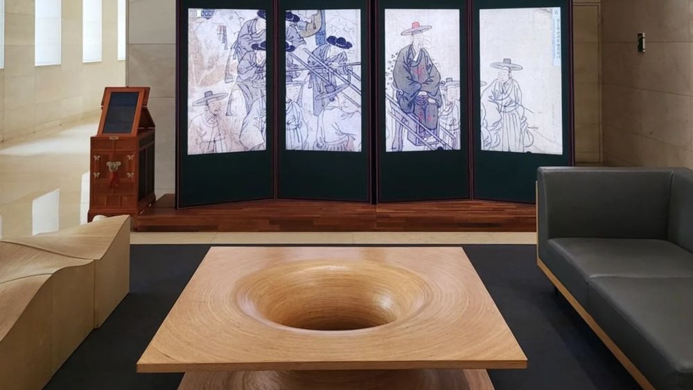 Admire historically significant works of art at the National Museum of Korea. Credit: cordes_sur_ciel_csc