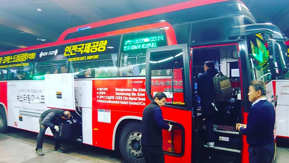 Get a glimpse of Seoul when you ride the bus! Image credits: @calt_limousine on Instagram