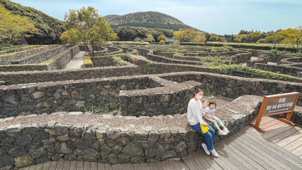 Jeju’s Maze Land was shown in this drama. Credits: @nahyunsfamily