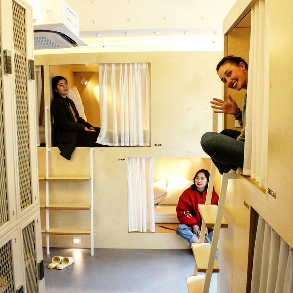 3 friends in a shared hostel room