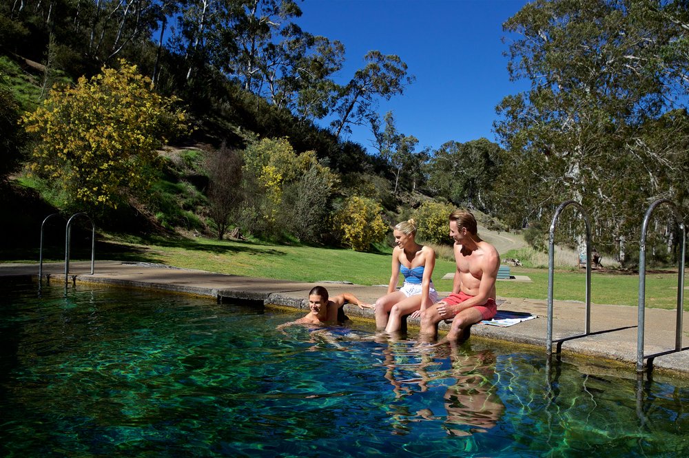 things to do around the snowy mountains thermal pool