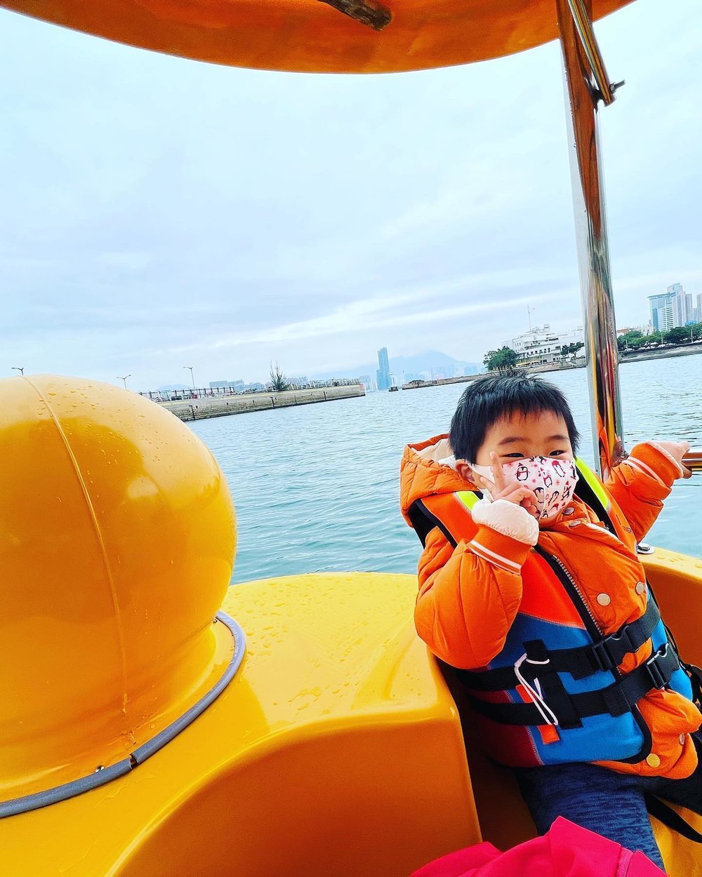 鴨仔還分為二人及四人船,無論是情侶或一家人都啱玩。(Instagram @starstar_mom)