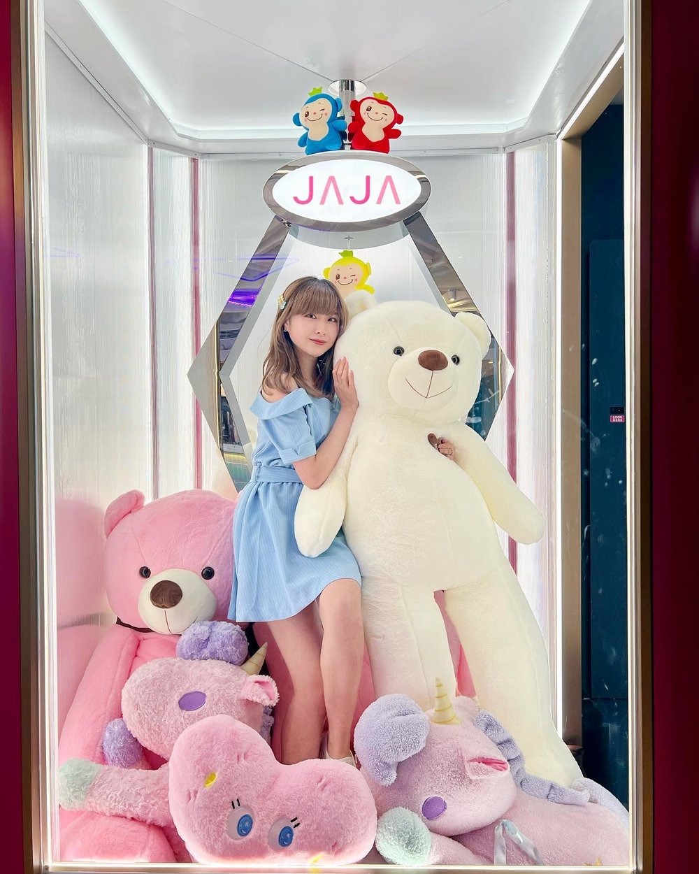 1800大家更可以化身大型公仔,進入巨型夾公仔機內打卡。(Instagram @berr.niceee)