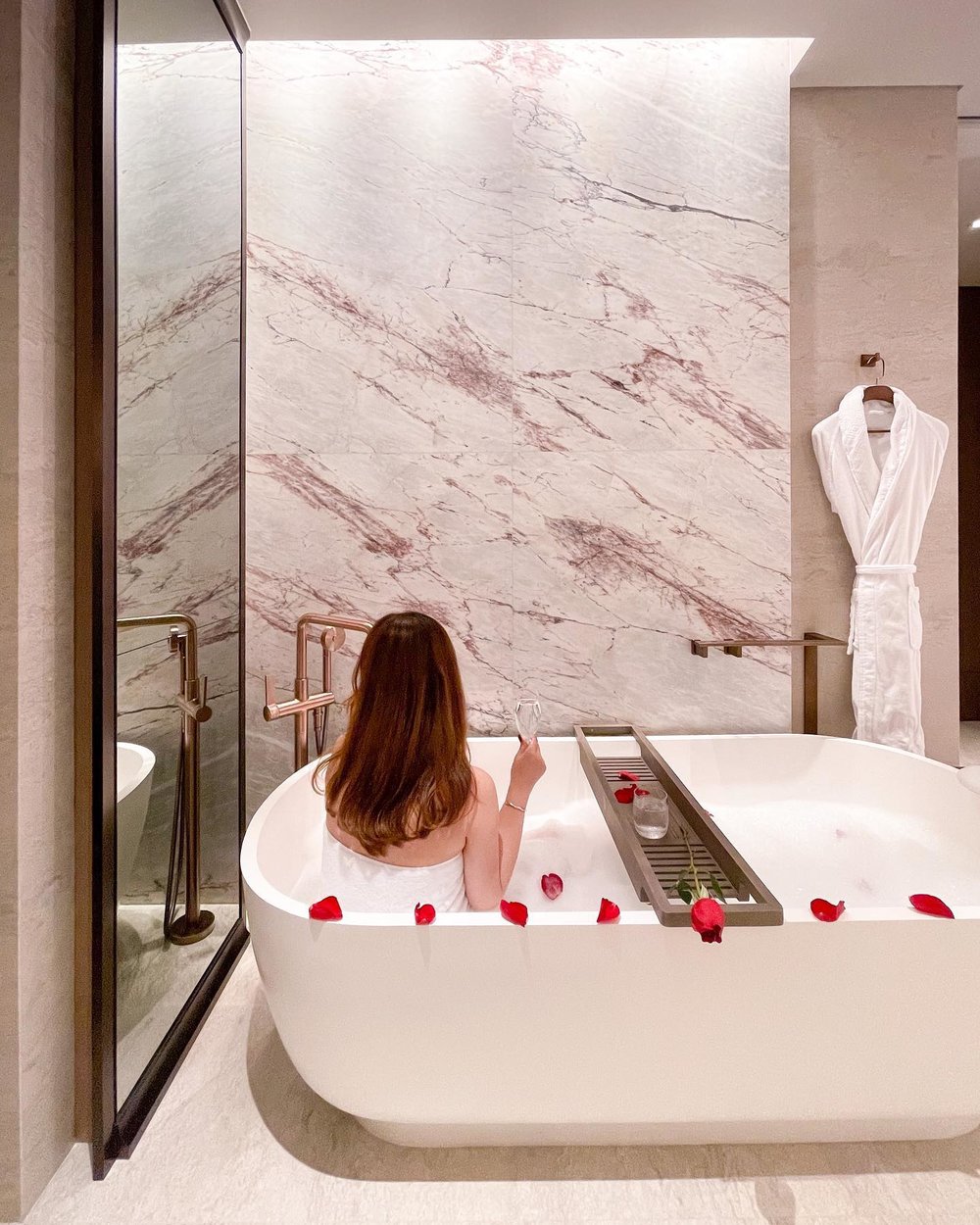 房間設有雲石浴室,感覺高雅。(Instagram @linggholic_)