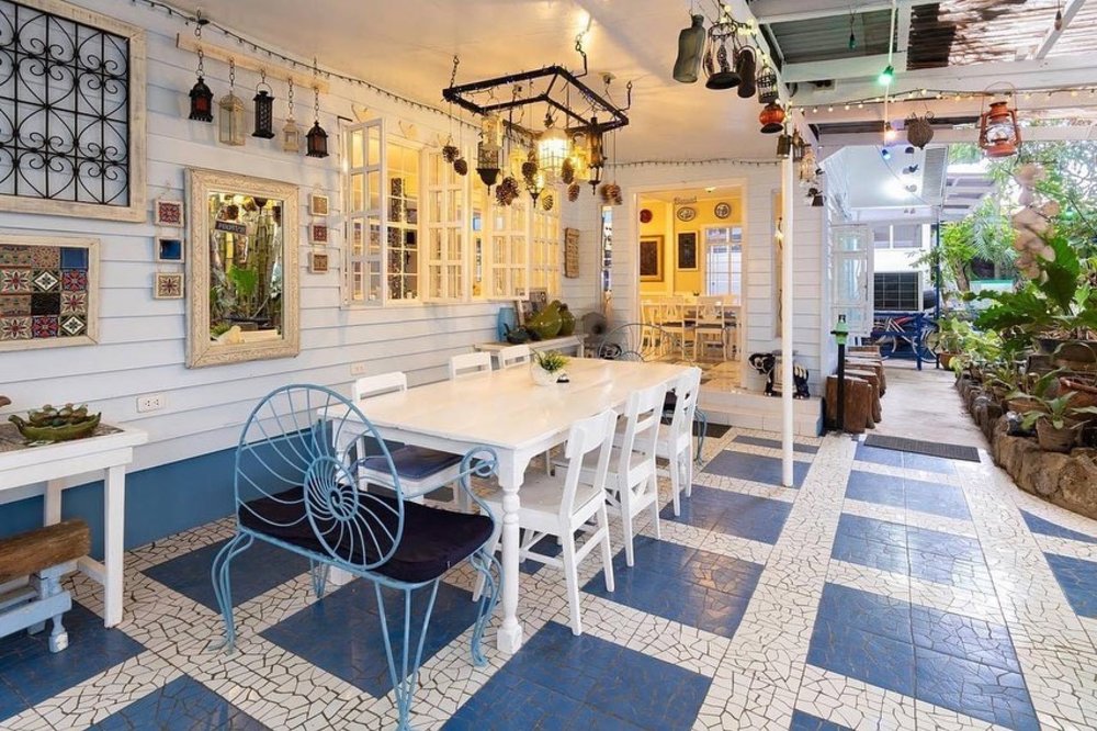 Inside Rustic Mornings cafe