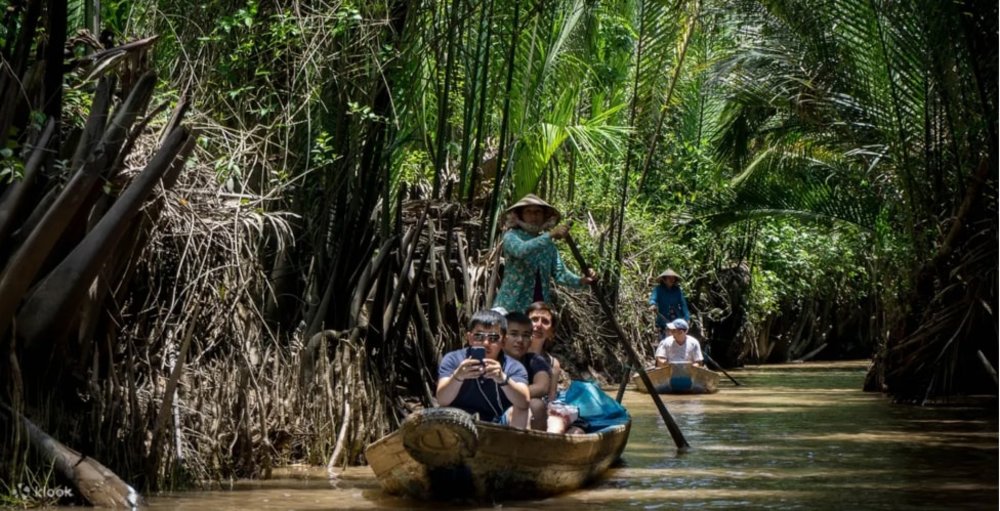 Tourist around Mekong Delta
