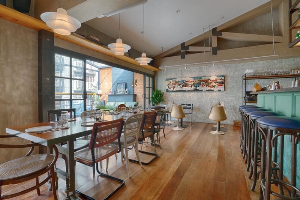 Lampara restaurant interior