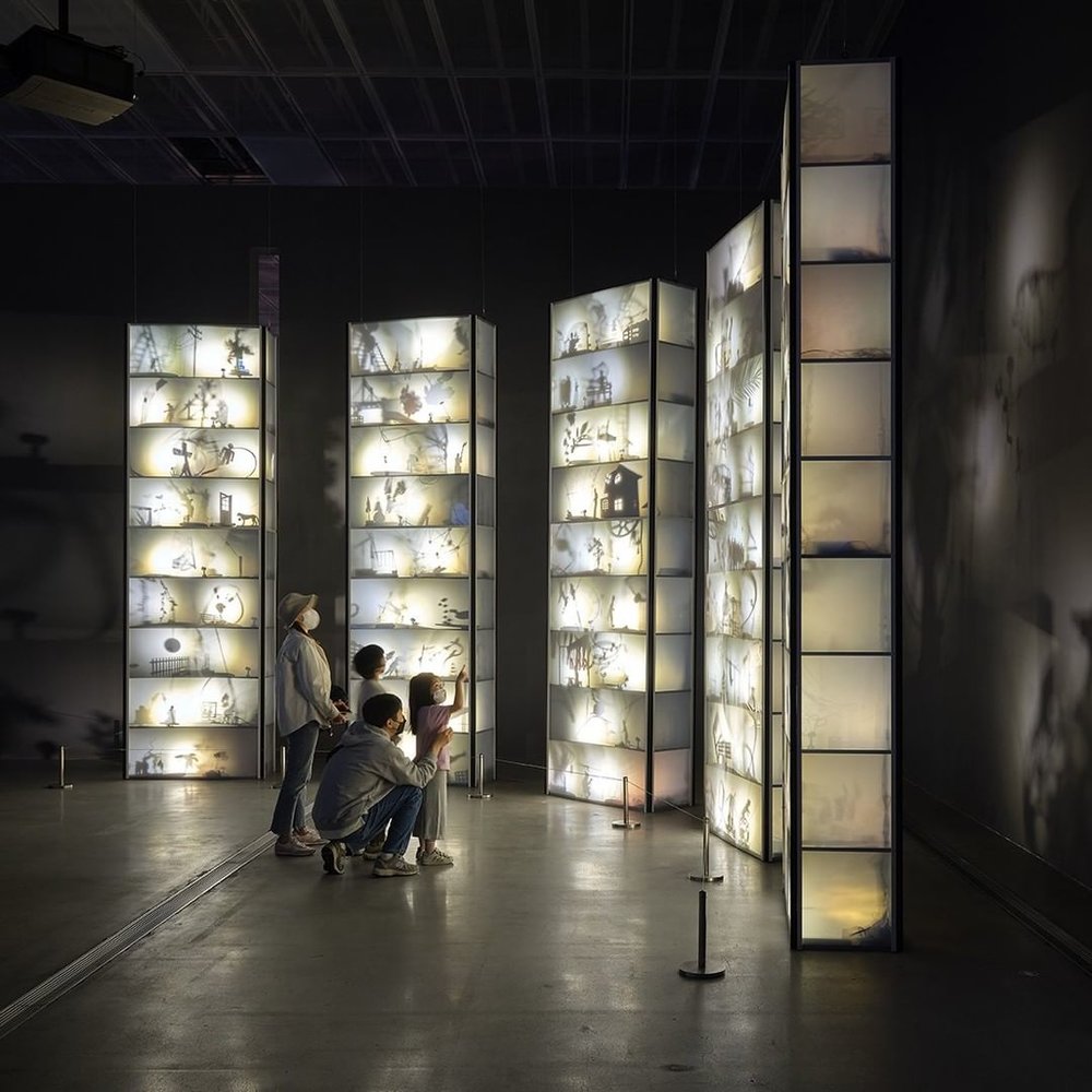 Family looking at the display in National Museum of Modern and Contemporary
