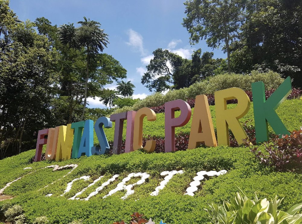 Funtastic Park Signage