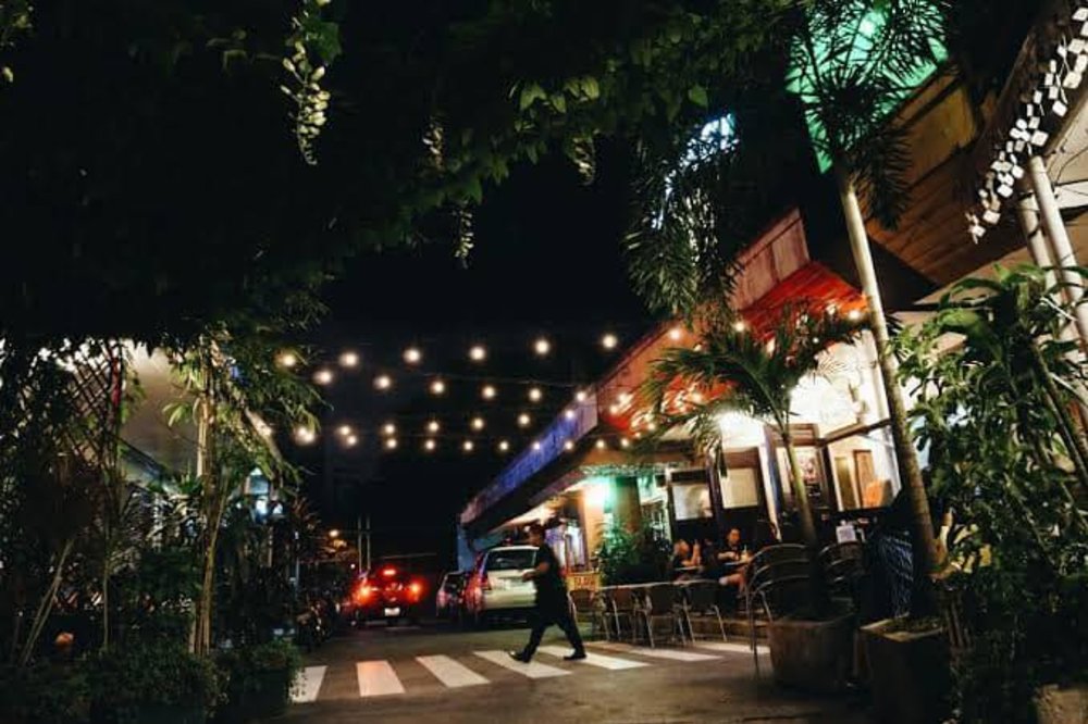 Restaurants in Cubao Expo at night