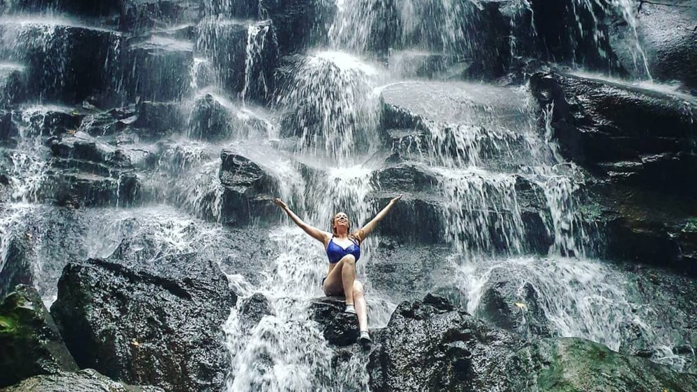 At Kanto Lampo Falls you can ask the tour guides to take IG-worthy pictures of you! Credits: @ninapelirroja on Instagram