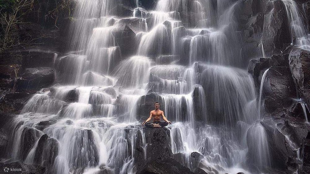 The guide is ready to help you take stunning photos at Kato Lamp Waterfalls for the ‘Gram