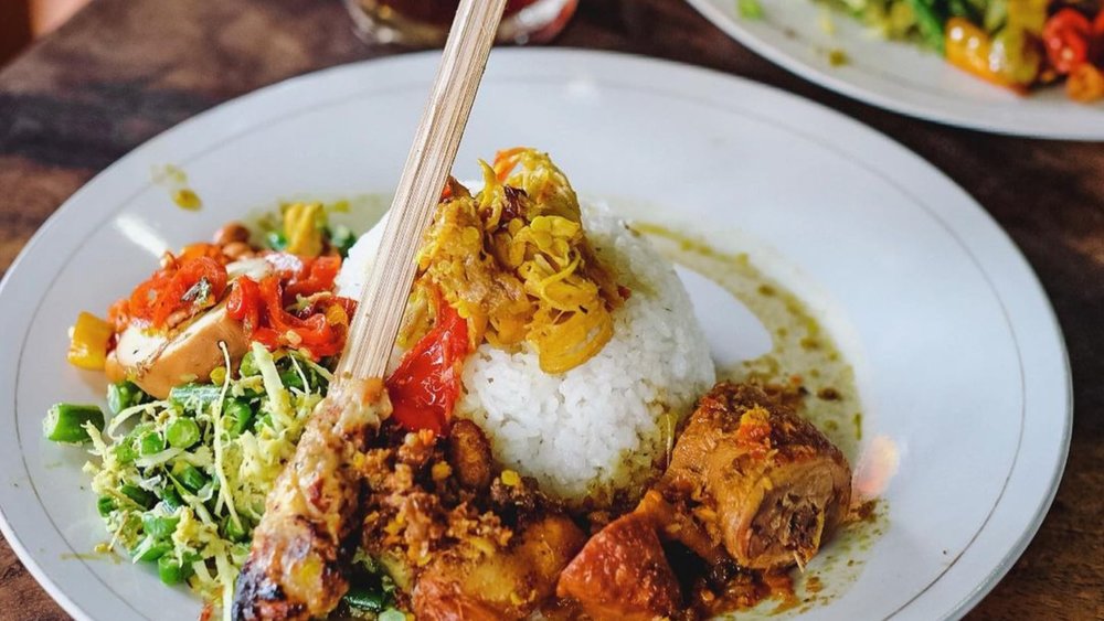 Nasi campur’s just the right meal to get you through the day! Image credits: @renibean on Instagra