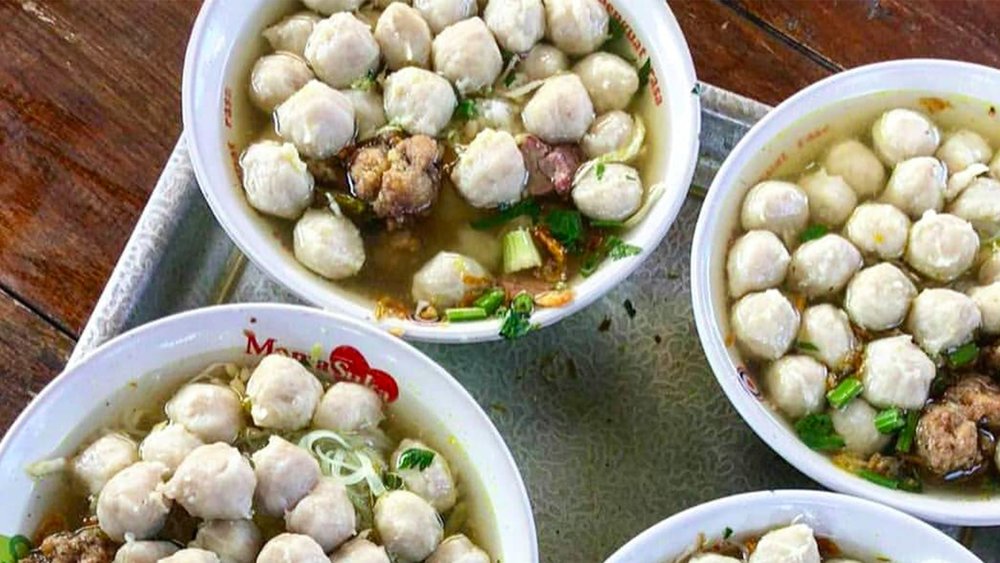 Slurp some soto bakso for a hearty meal. Image credits: @jogjafoodhunter on Instagram