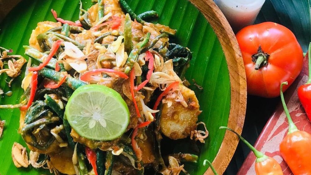 Tipat cantok is a vegan-friendly dish that’s light on the stomach. Image credits: @pandawaubudcafe on Instagram