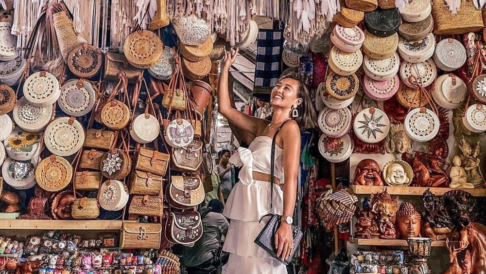 Get your local crafts at Sukawati Art Market. Credits: @xiongofstyle