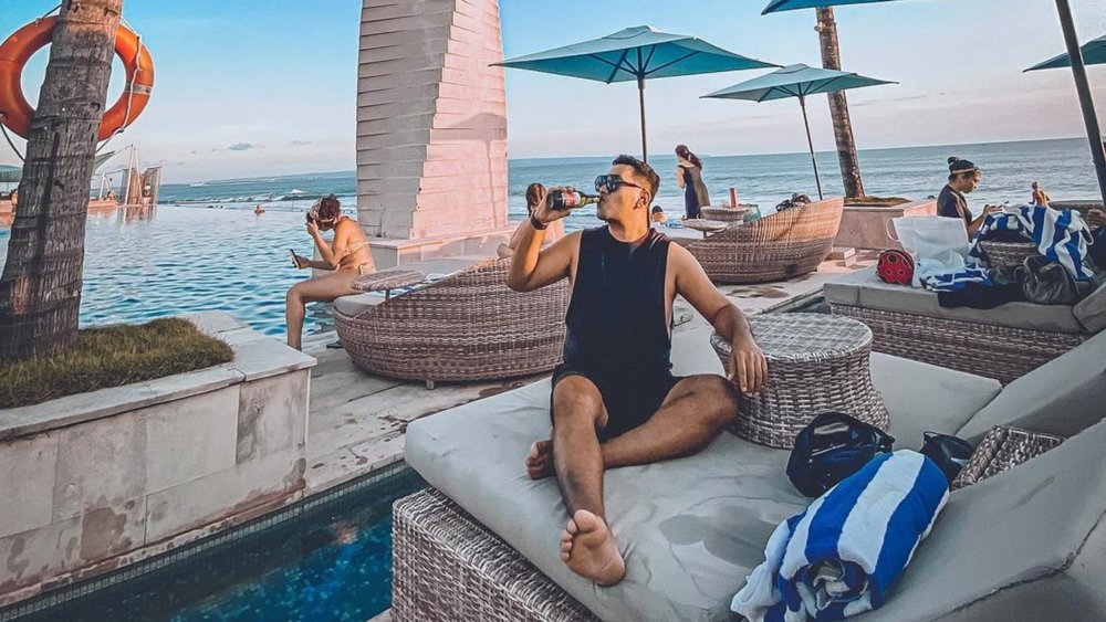 Enjoy your beachside drinks at VBC. Credits; @koko_darrent