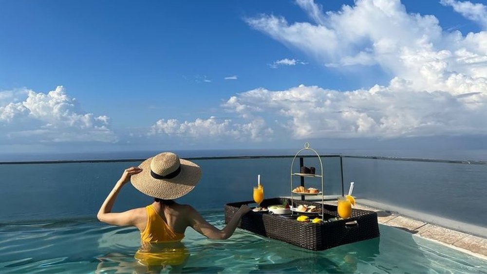 Relish in the majestic views of the Indian Ocean. Credits: @luv_mboutique