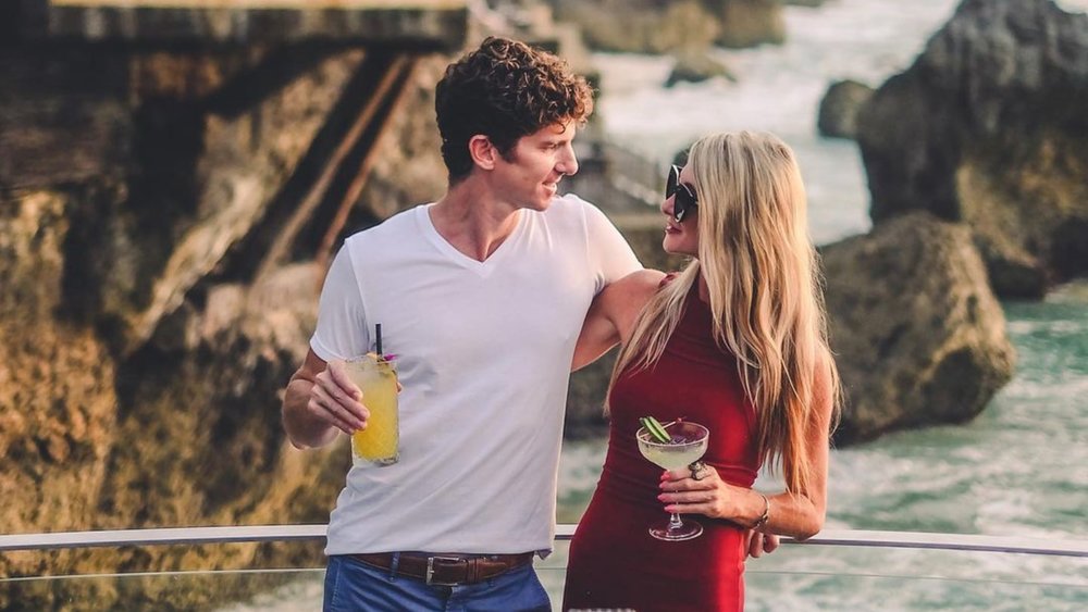 Grab your favourite sundowners at Rock Bar Bali. Credits: @rockbarbali