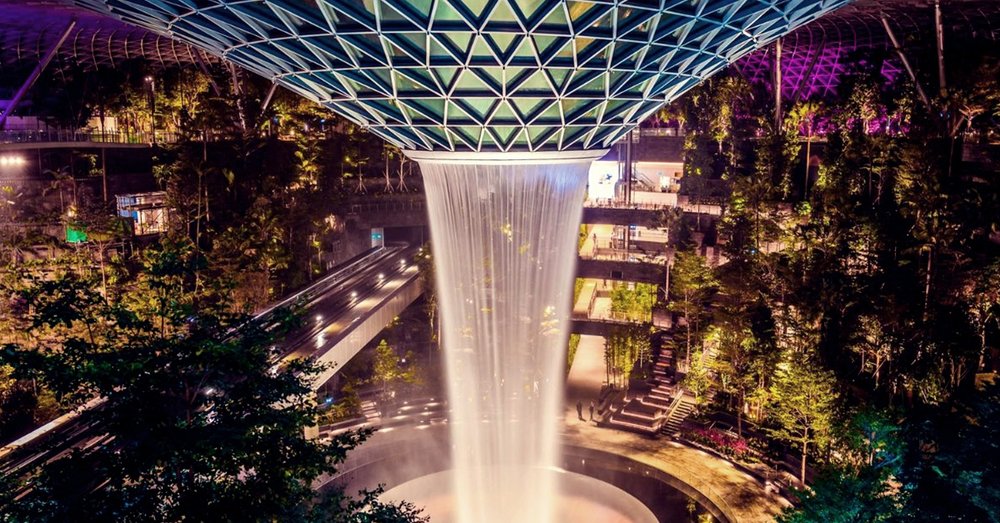 Thác Nước HSBC Rain Vortex Trong Sân Bay Changi