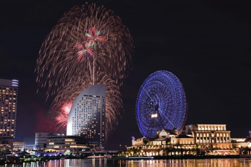 横浜みなとみらい 夜景 花火