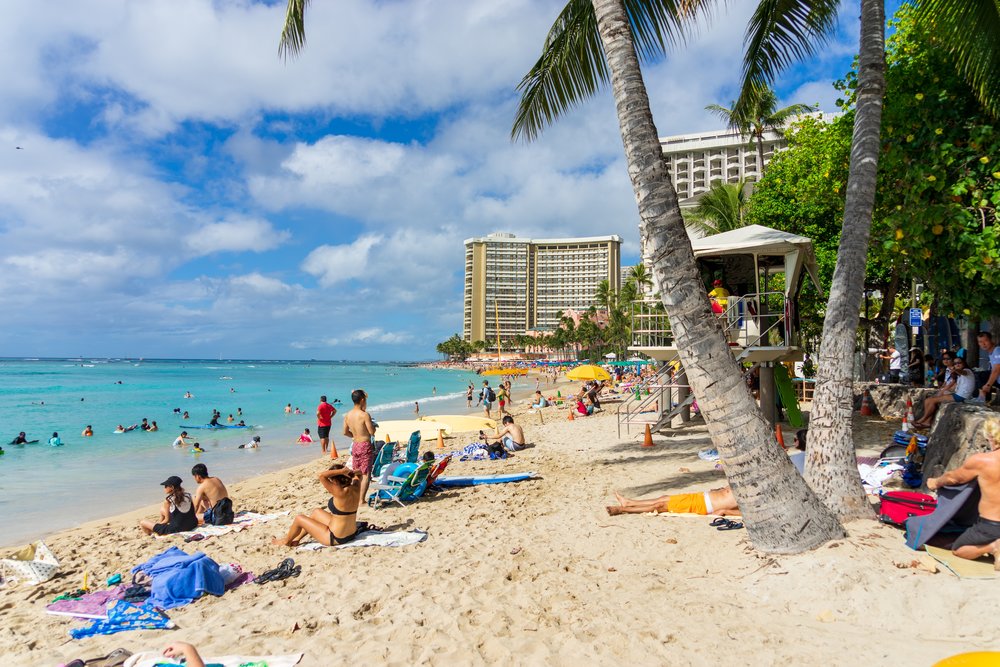 waikiki beach crowd