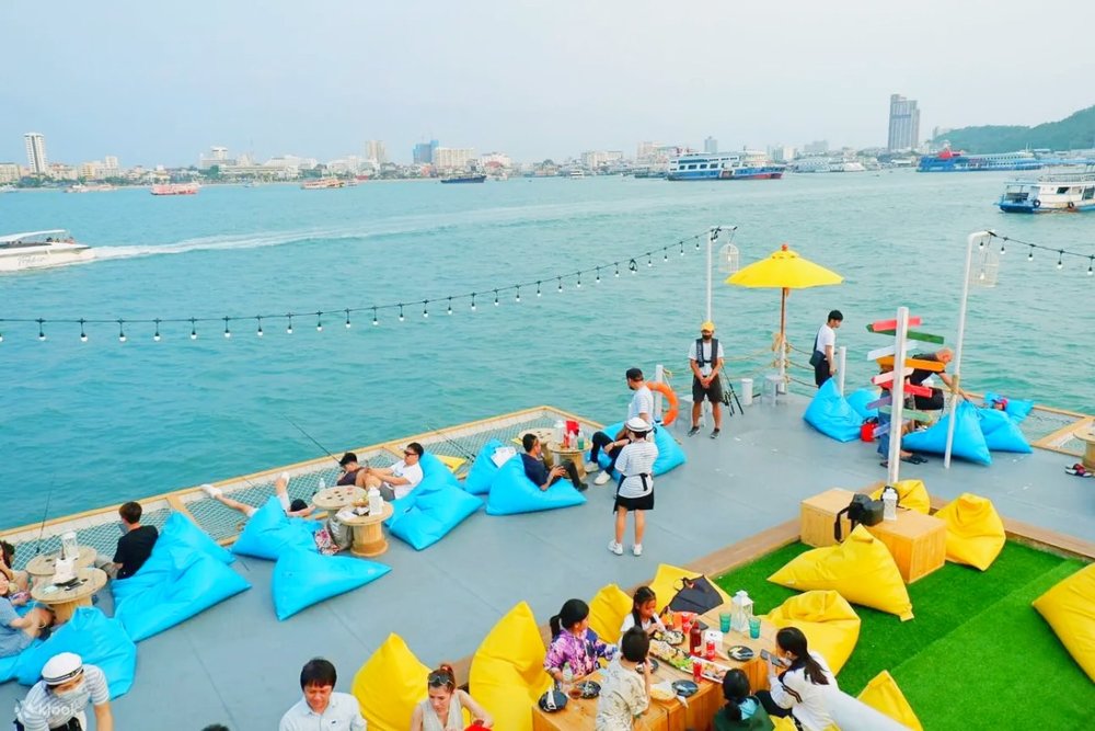 Tận Hưởng Gió Biển Tại Tappia Floating Cafe Pattaya