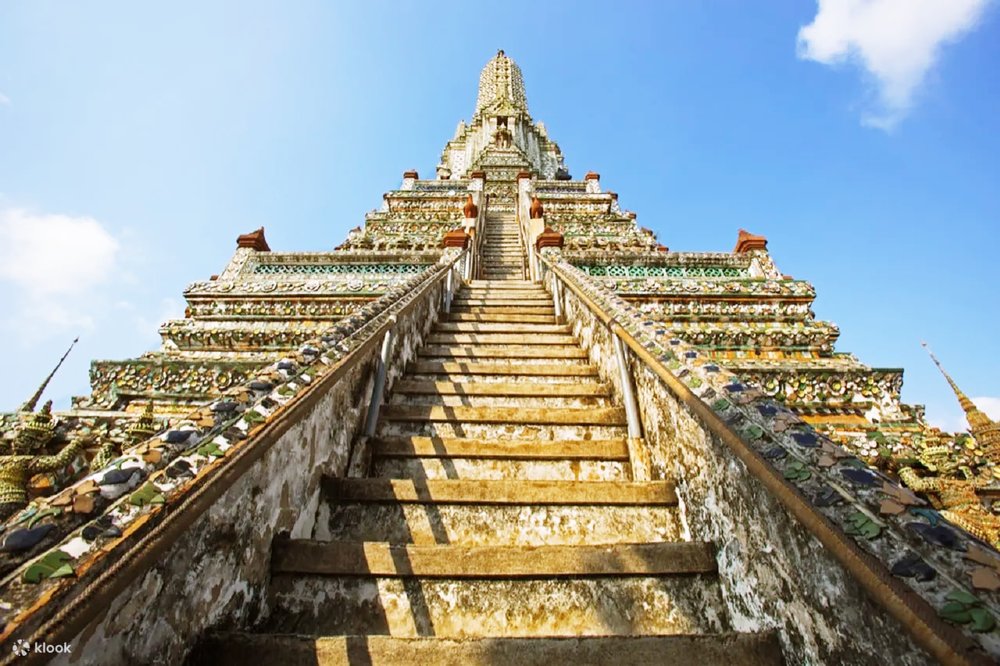 "Gây Bão" Mạng Xã Hội Với Ảnh Chụp Tại Chùa Wat Arun