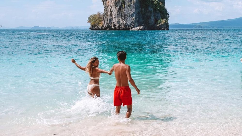 Go on a cruise to discover Ko Poda’s amazing rock formations and aquamarine waters. Credit: paigunna