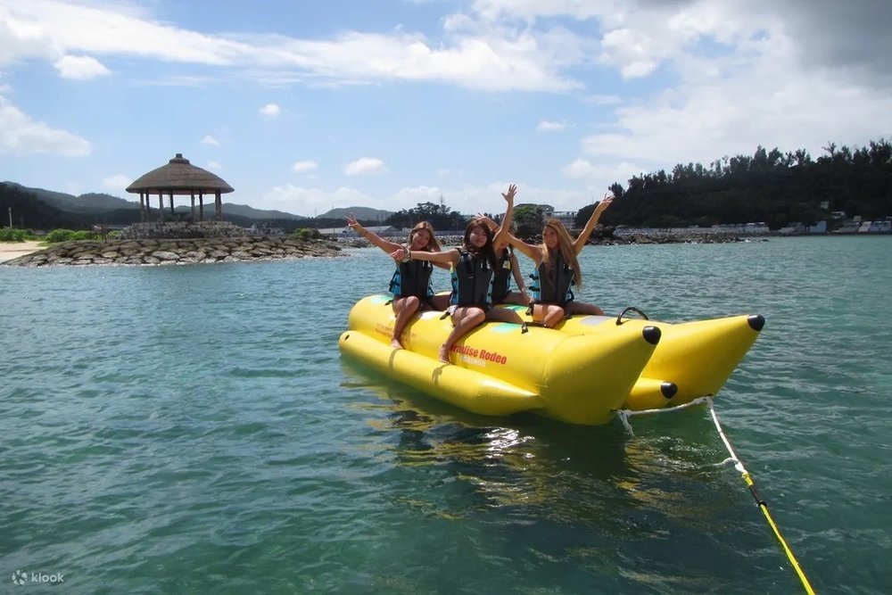 万座毛シュノーケル&バナナボート体験 Banana Boat