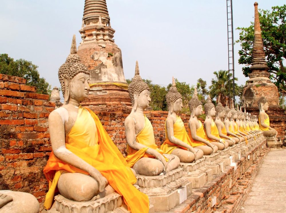 buddhist statues in ayutthaya