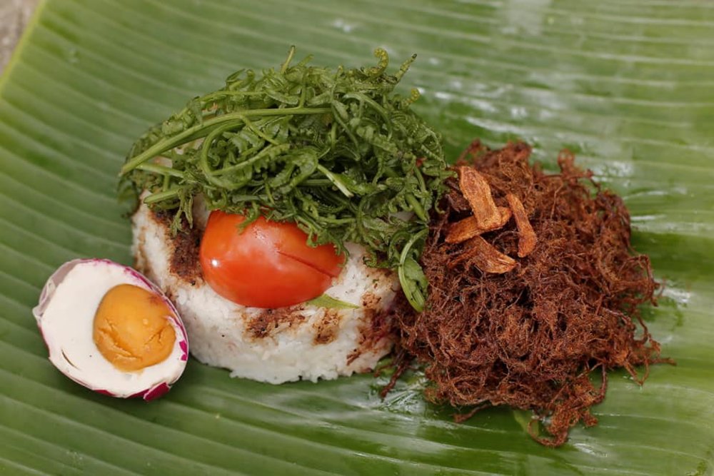 Breakfast dish with egg