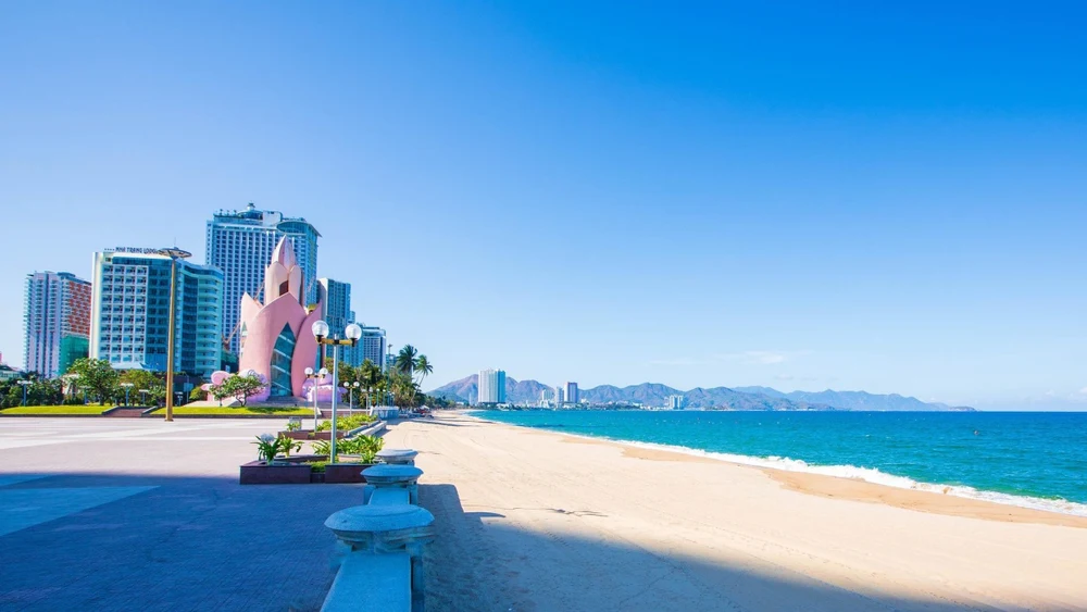 Quảng Trường Nha Trang, Điểm Hẹn Hò Đầy Năng Lượng Biển - Klook Blog