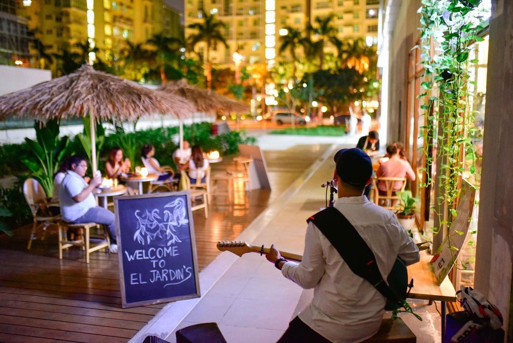 Performance in El Jardin de Manila