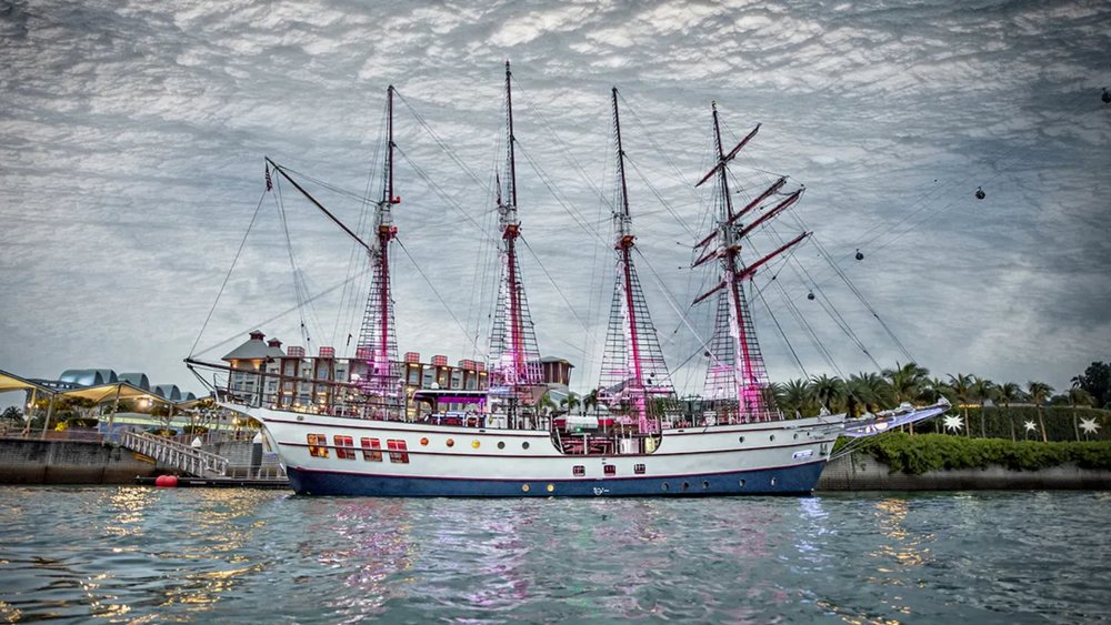 Sail past Sentosa’s white beaches aboard a luxurious superyacht