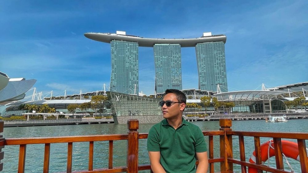 Watch the Lion City unfold beneath your eyes on this river cruise. Credits: @pheyx4