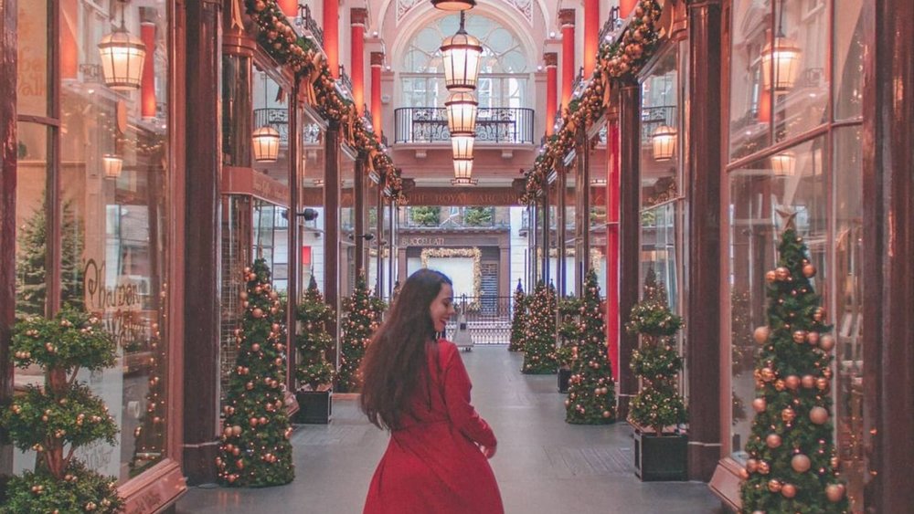 Browse through awe-inspiring displays through the Royal Arcade. Credit: danielazziptrips