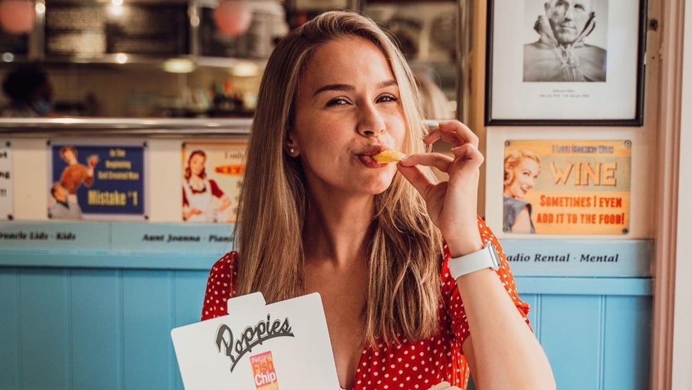 Go on a foodie tour while in London. Credits: @sandymakessense