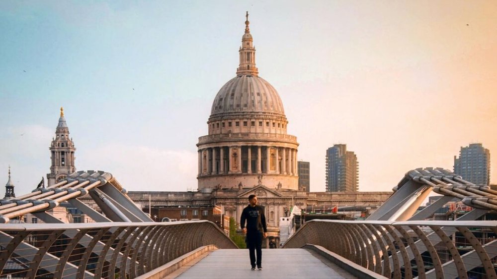 St. Paul’s Cathedral is another eye-catching London attraction that serves stunning views from its balcony. Credits: @b.mjaes on Instagram