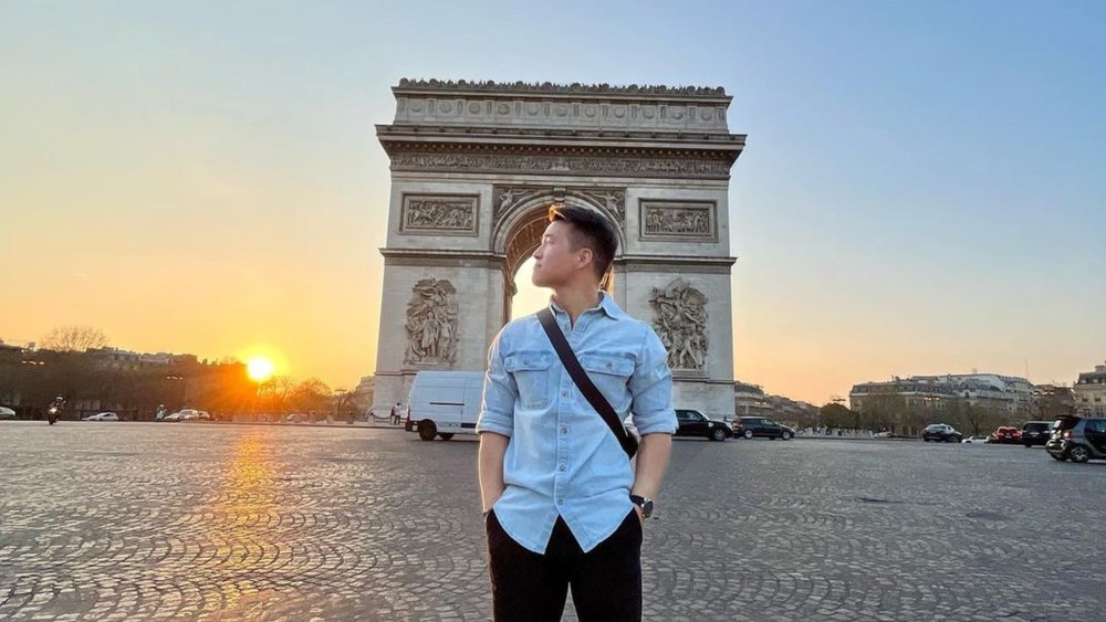  Find the underground access to the monument at the end of Champs-Élysées. Credit: thien.dn