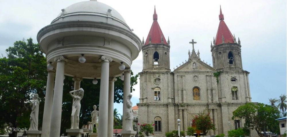 Molo Church Facade