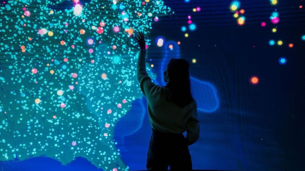 The SkyPod features floor-to-ceiling LED lights to keep you entertained throughout the ride.  Image credits: @oneworldnyc on Instagram