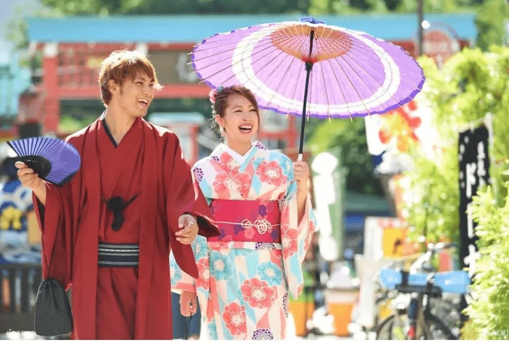 2125 浅草 着物を着たカップル