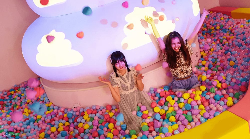 26899 うんこミュージアム　うんこボールプール