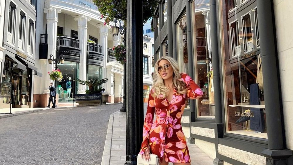Turn up the glamour at Rodeo Drive, Beverly Hills!  Image credits: @juleshoney_ on Instagram