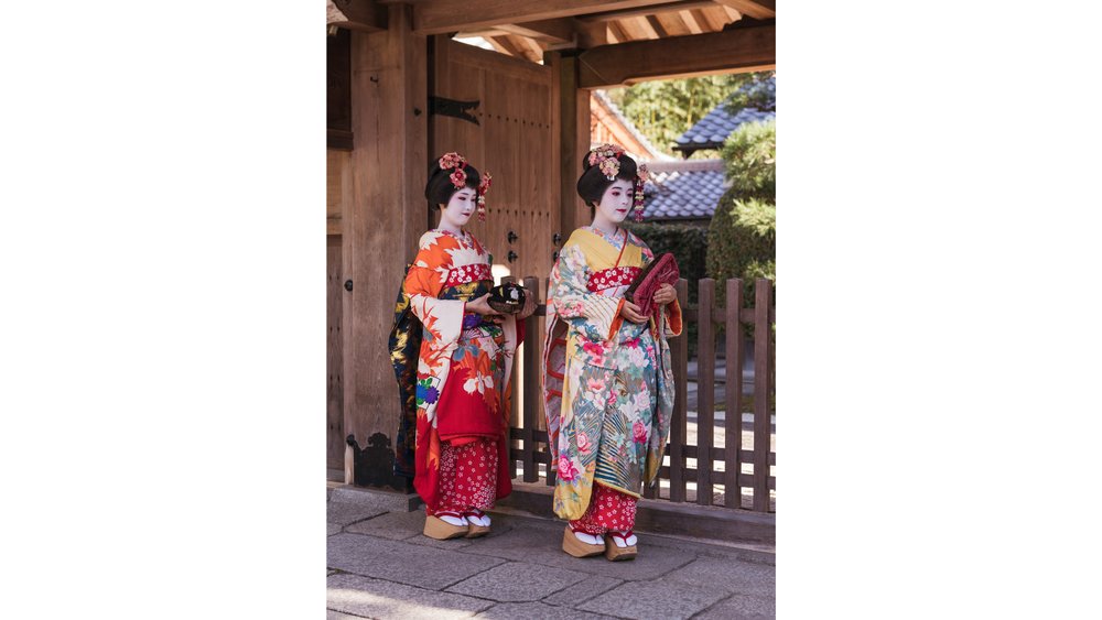 Head towards the ancient streets to see Geishas hard at work. Image credit: Naveen Kumar on Unsplash